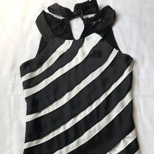 Halter shape sleeveless top